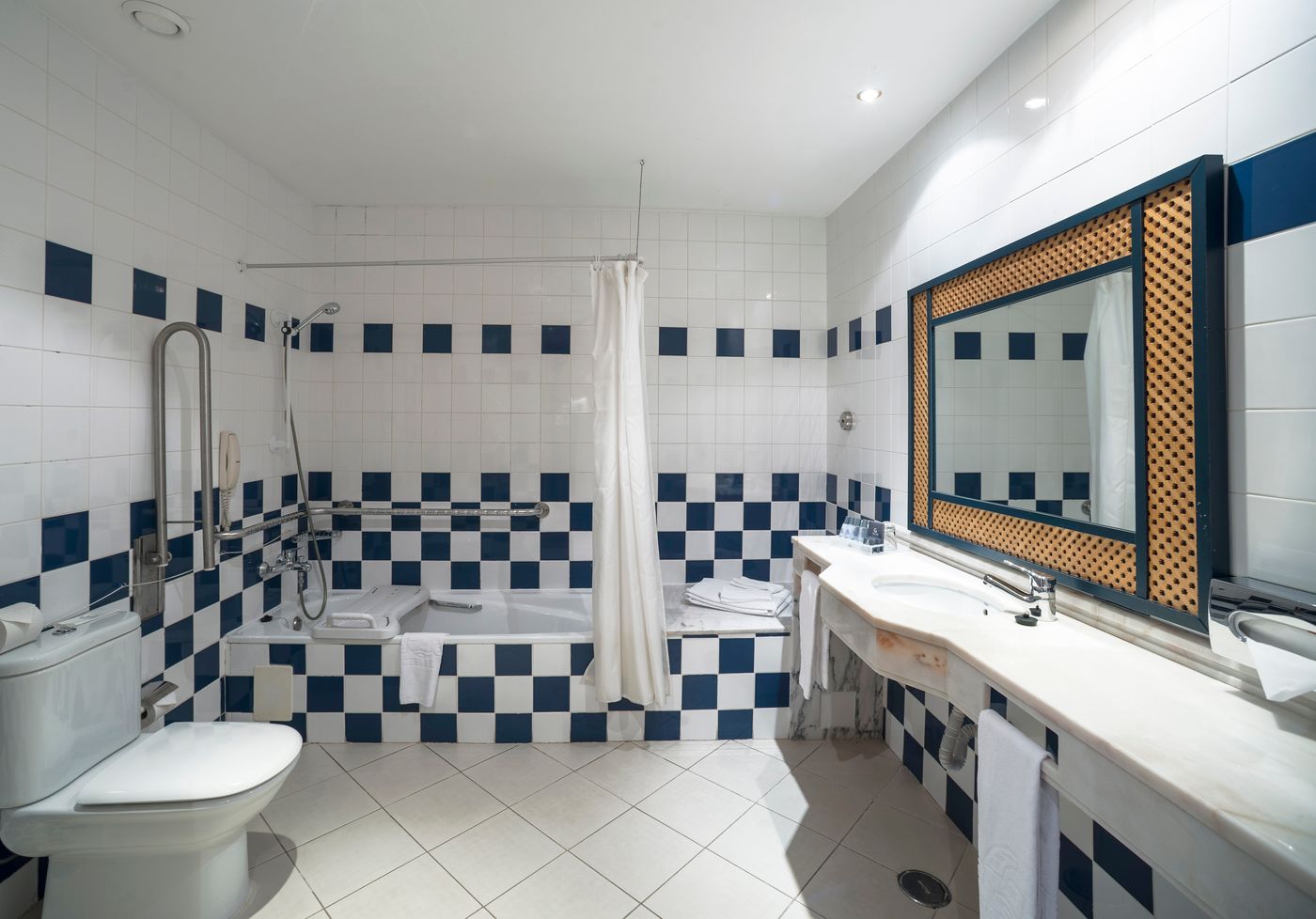 Vila-Gale-Tavira-Room-17