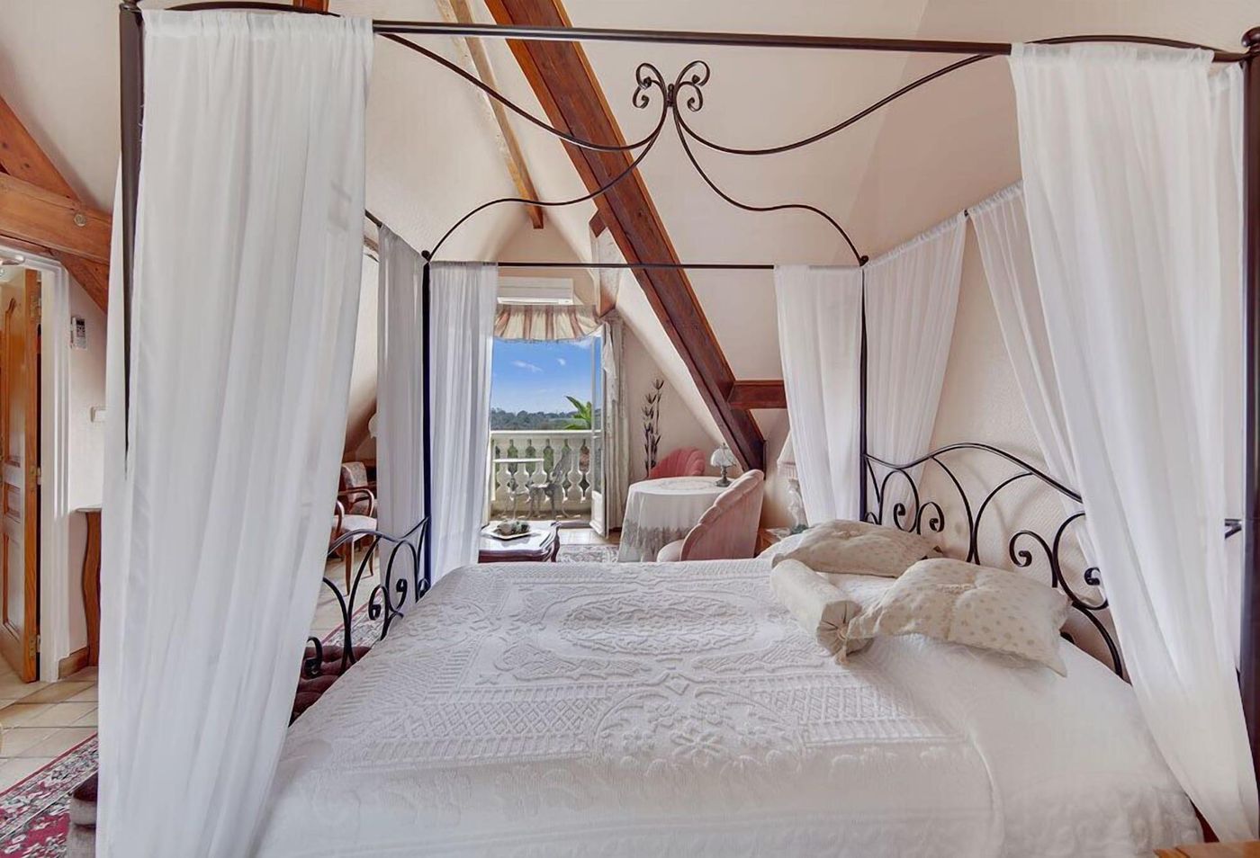 Chateau-de-Mei-Lese-Room-75