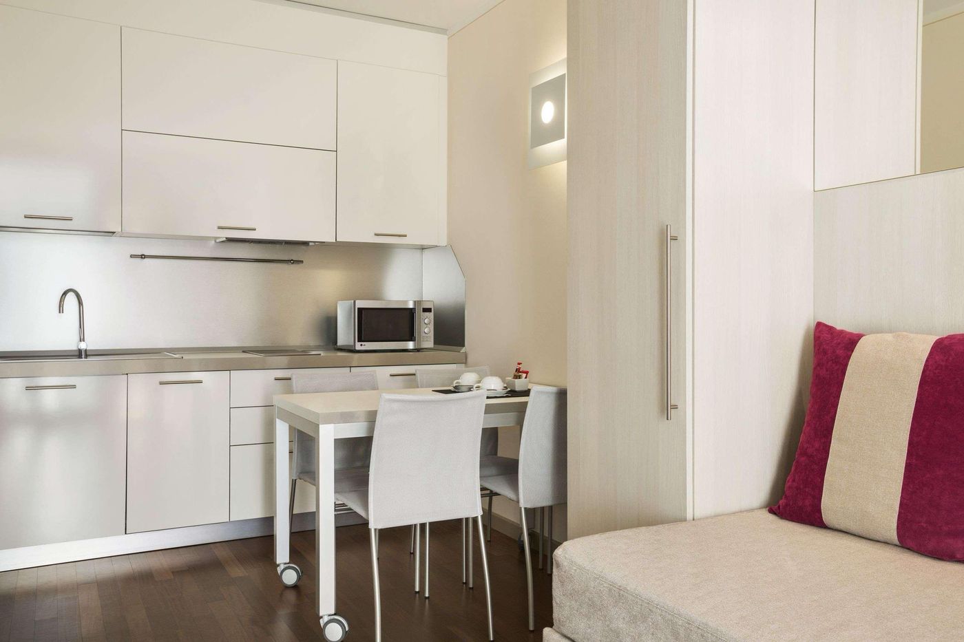 Ramada-Plaza-Milano-Hotel-Room-24