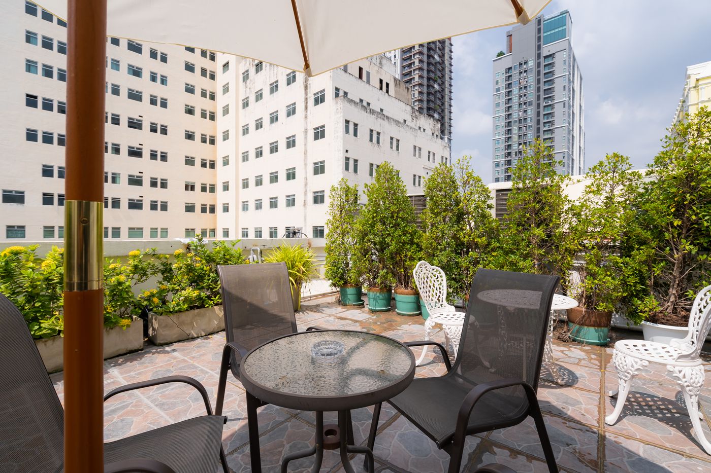 True-Siam-Phayathai-Hotel-Terrace-1