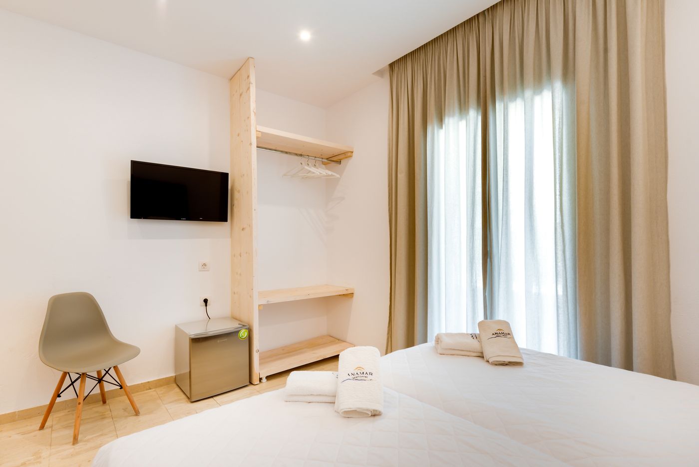 Anamar-Santorini-Room-15