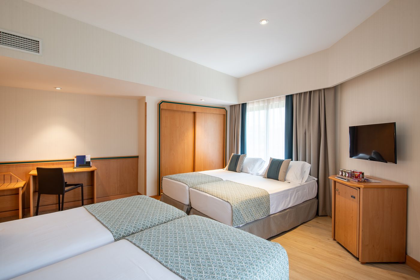 Santos-Praga-Room-13