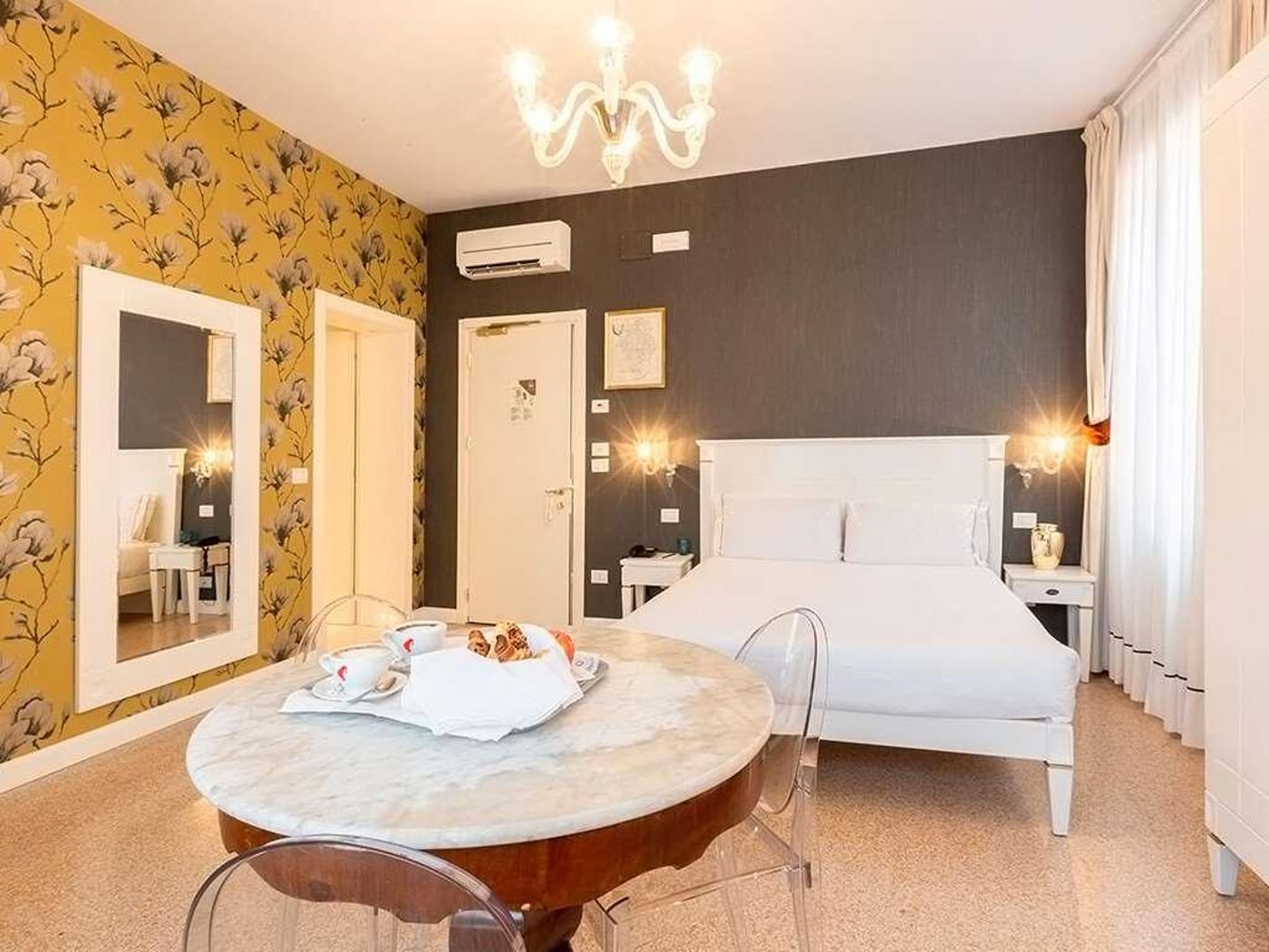 Sonder-Salute-Palace-Room-35