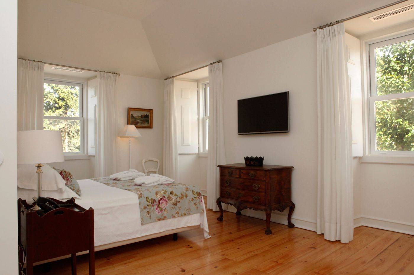 Casa-Palmela---Small-Luxury-Hotels---Villas-Room-41