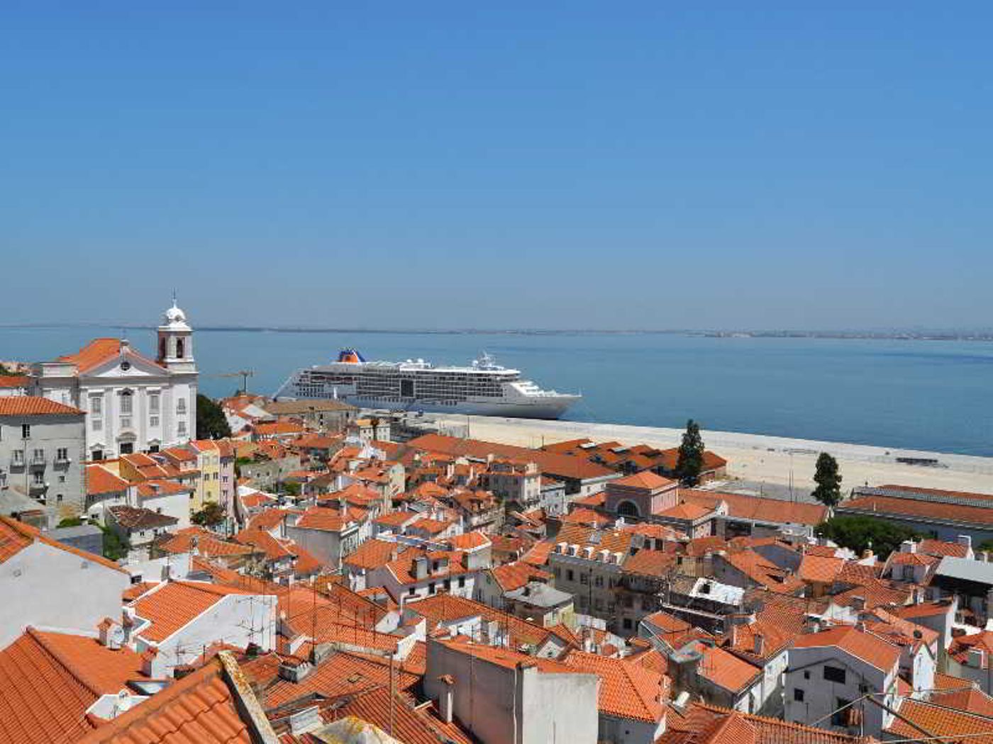 Hello-Lisbon-Castelo-Apartments-General-view-8