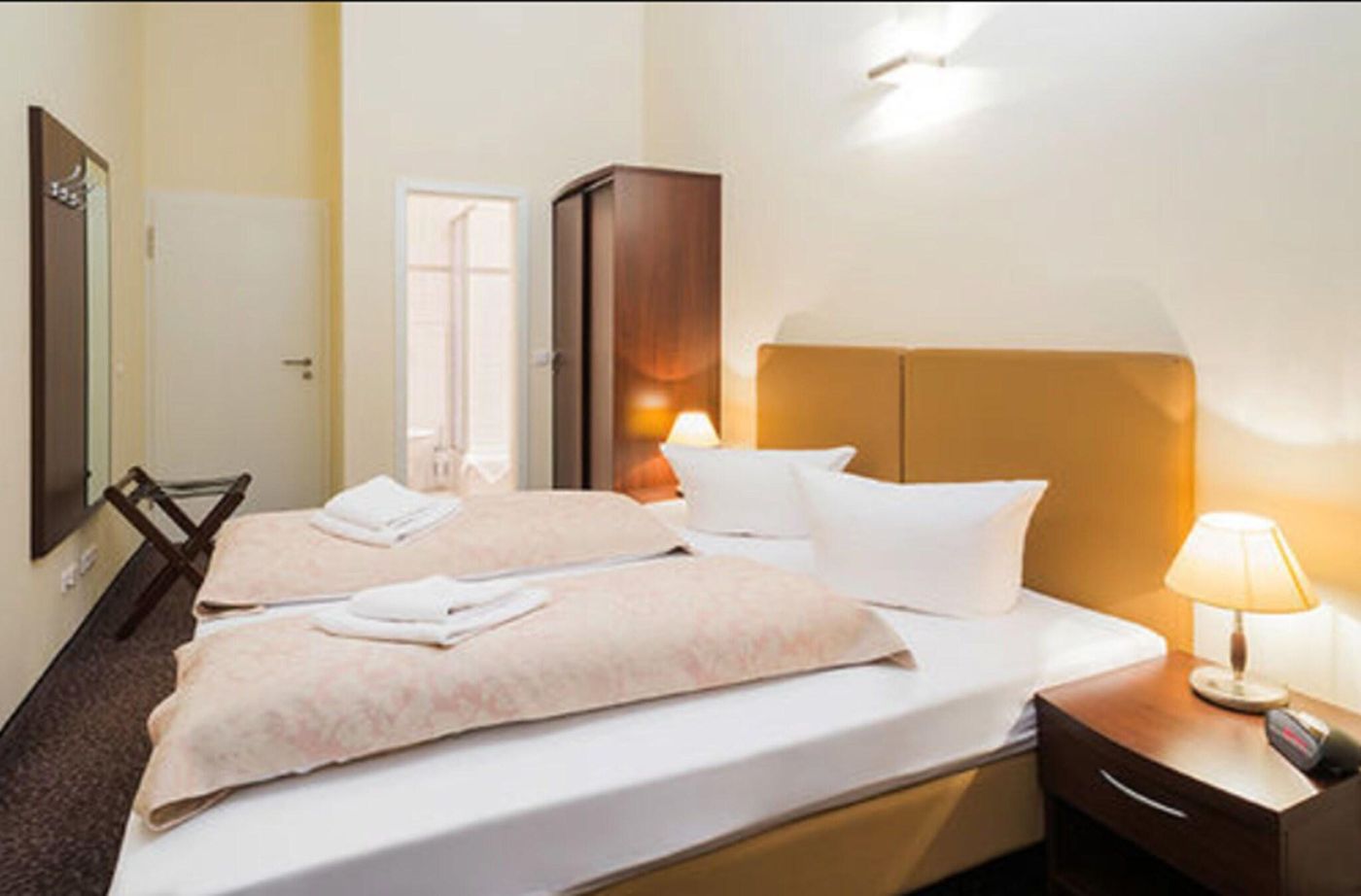 Upper-Room-Hotel-Room-35