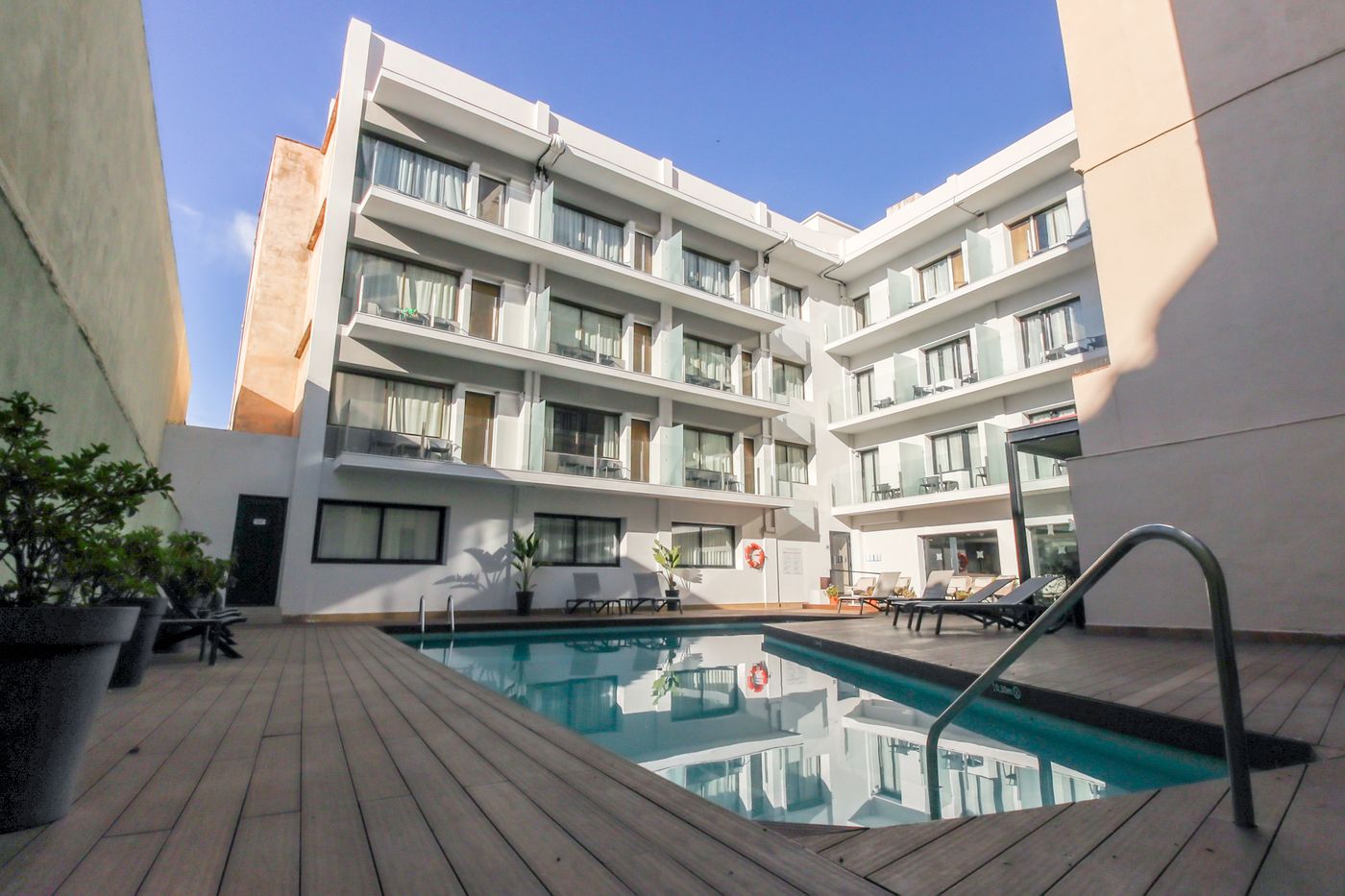 Lauria-Pool-1