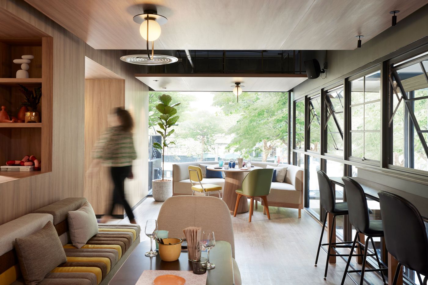 ASAI-Bangkok-Sathorn-Restaurant-7