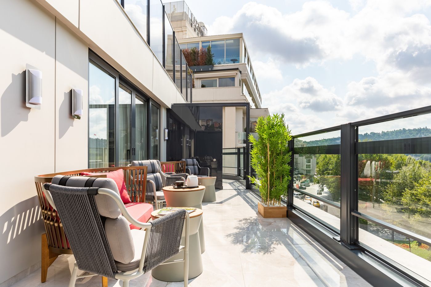 Stayso-The-House-Hotel-Room-1