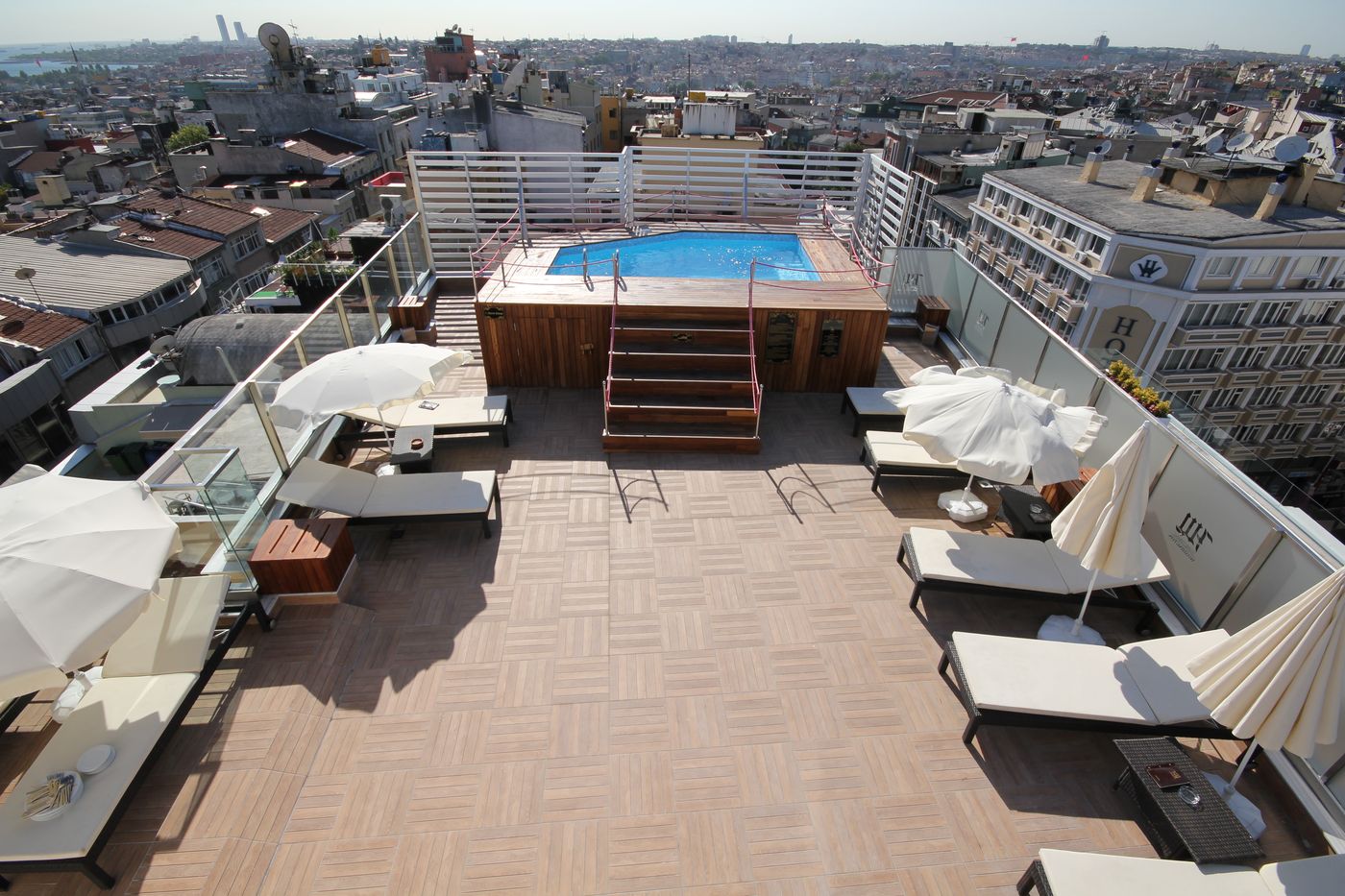 Grand-Washington-Hotel-Terrace-1