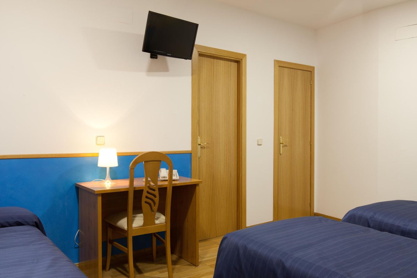 Hostal-Montaloya-Room-18
