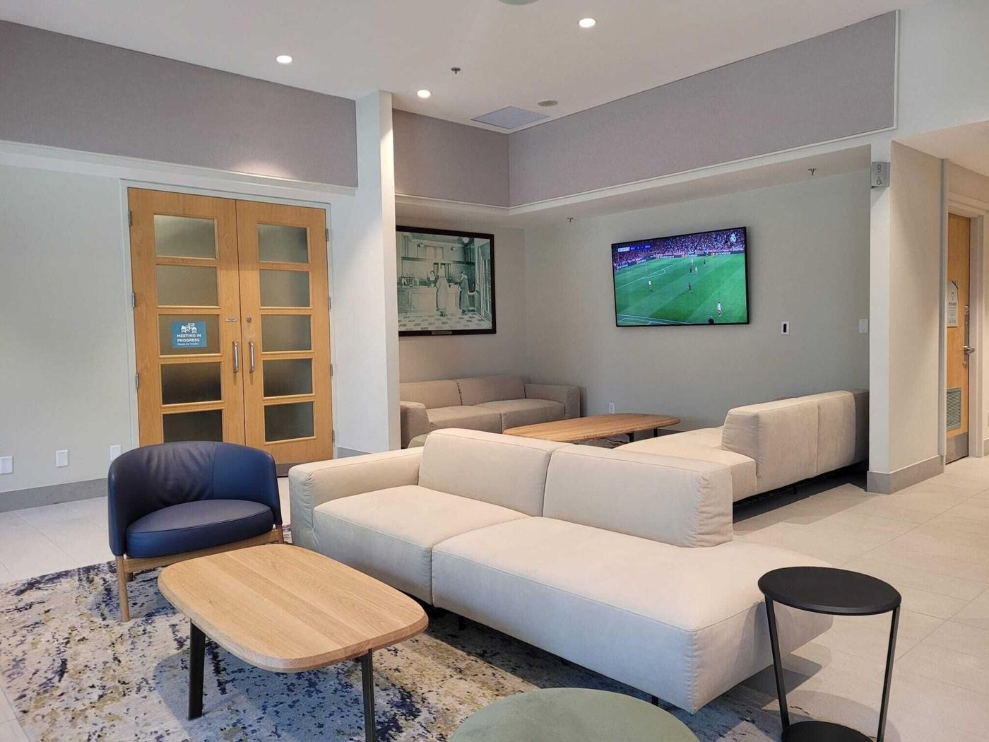 YWCA-Hotel-Vancouver-Lobby-5