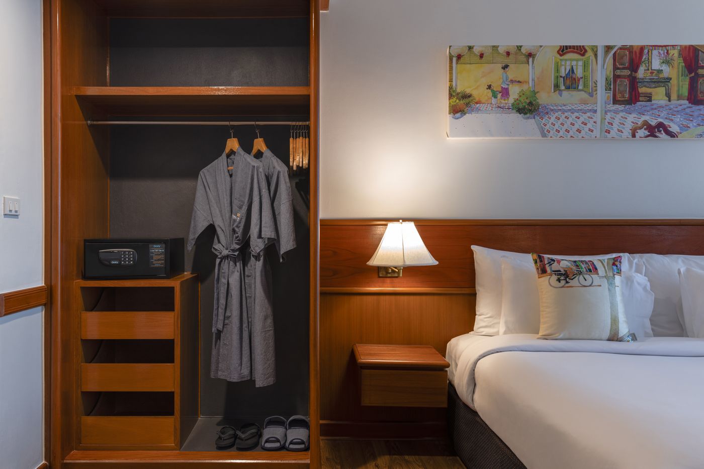 Royal-Phuket-City-Room-22