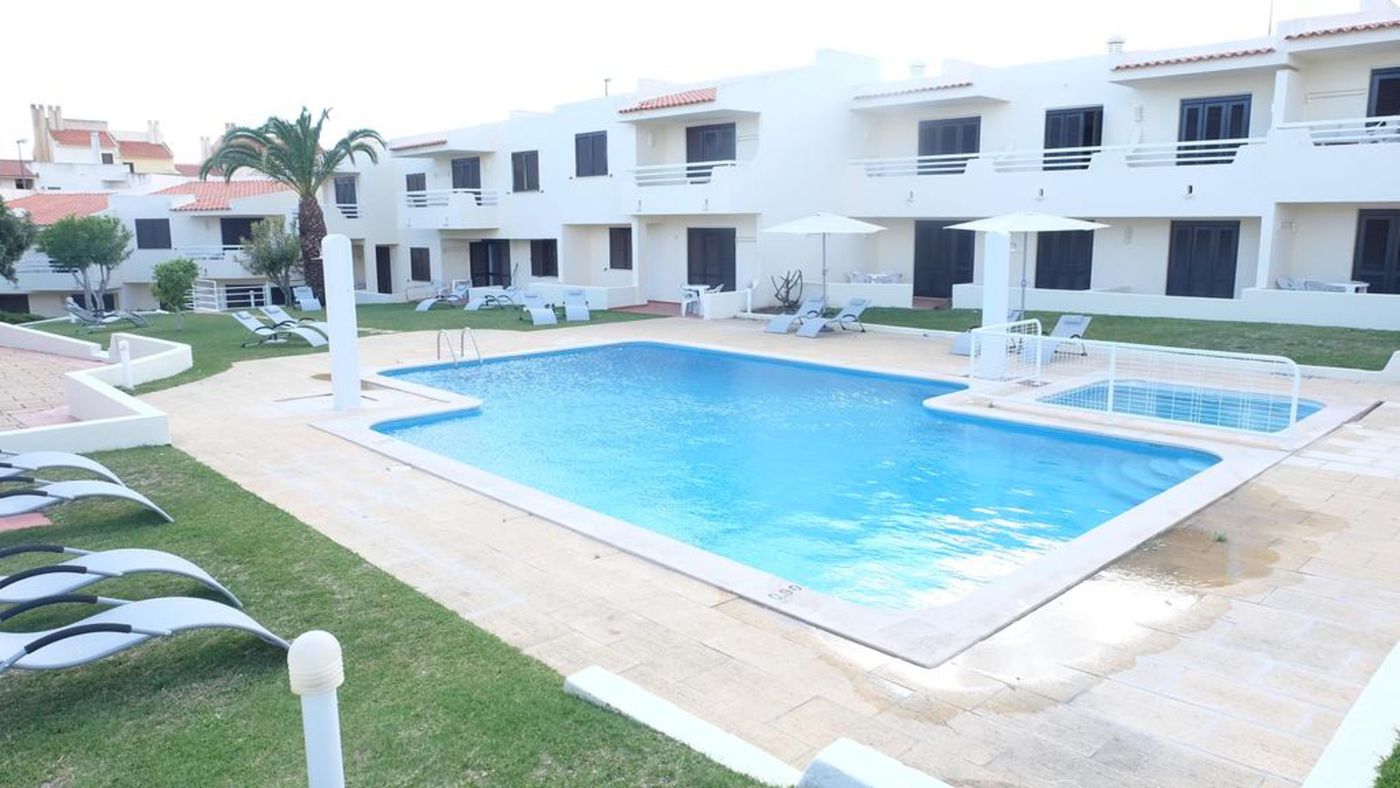Roca-Belmonte-Apartamentos-Pool-2