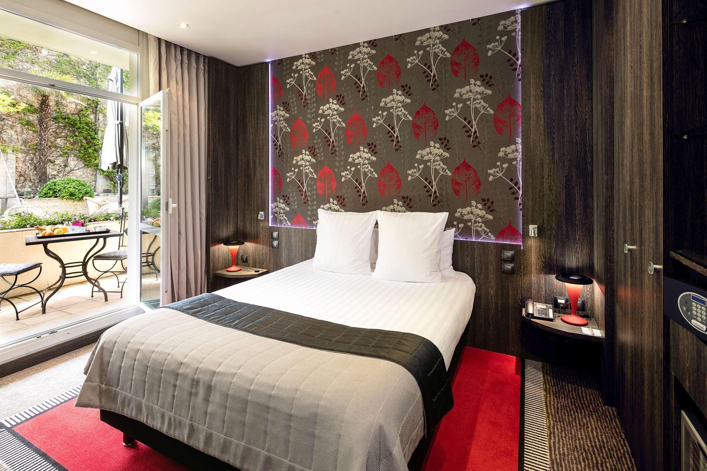 Best-Western-Premier-Patio-des-Artistes-Room-9