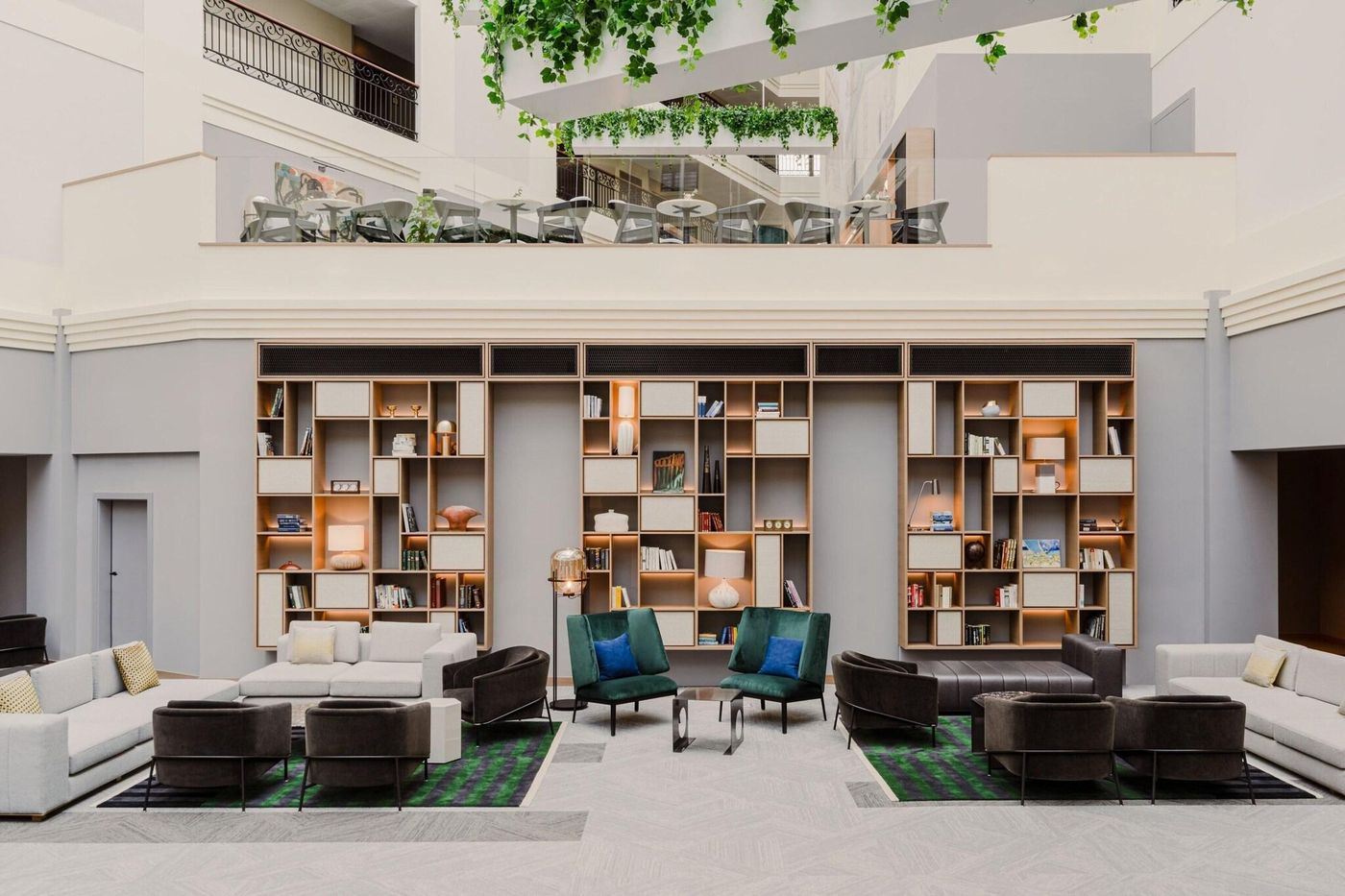 Sheraton-Grand-Krakow-Lobby-18