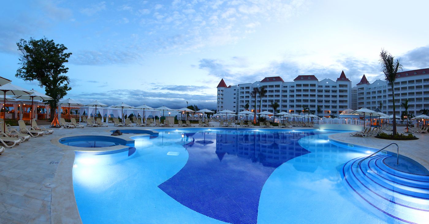 Luxury-Bahia-Principe-Runaway-Bay-All-Inclusive-Adults-Only-Pool-3