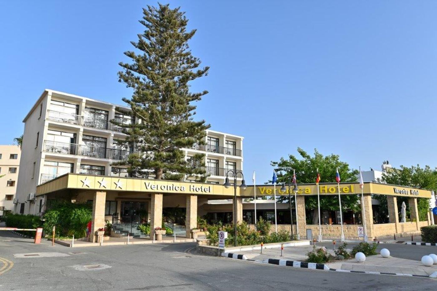 Veronica Hotel