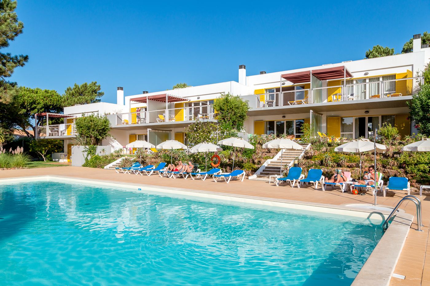 Pinhal-da-Marina-Hotel-Pool-2