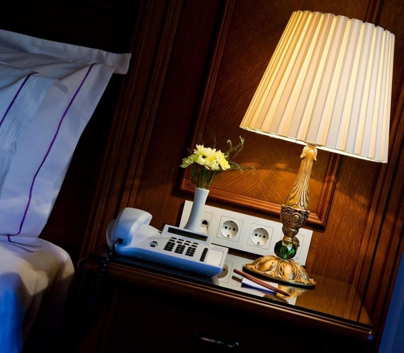 Glk-Premier-The-Home-Suites---Spa-Room-15