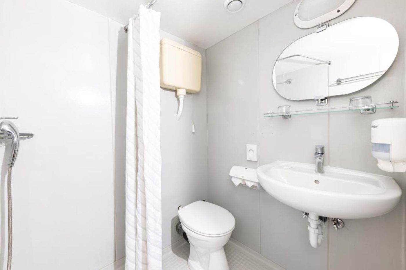 Fortuna-Boat-Hotel-Budapest-Room-24