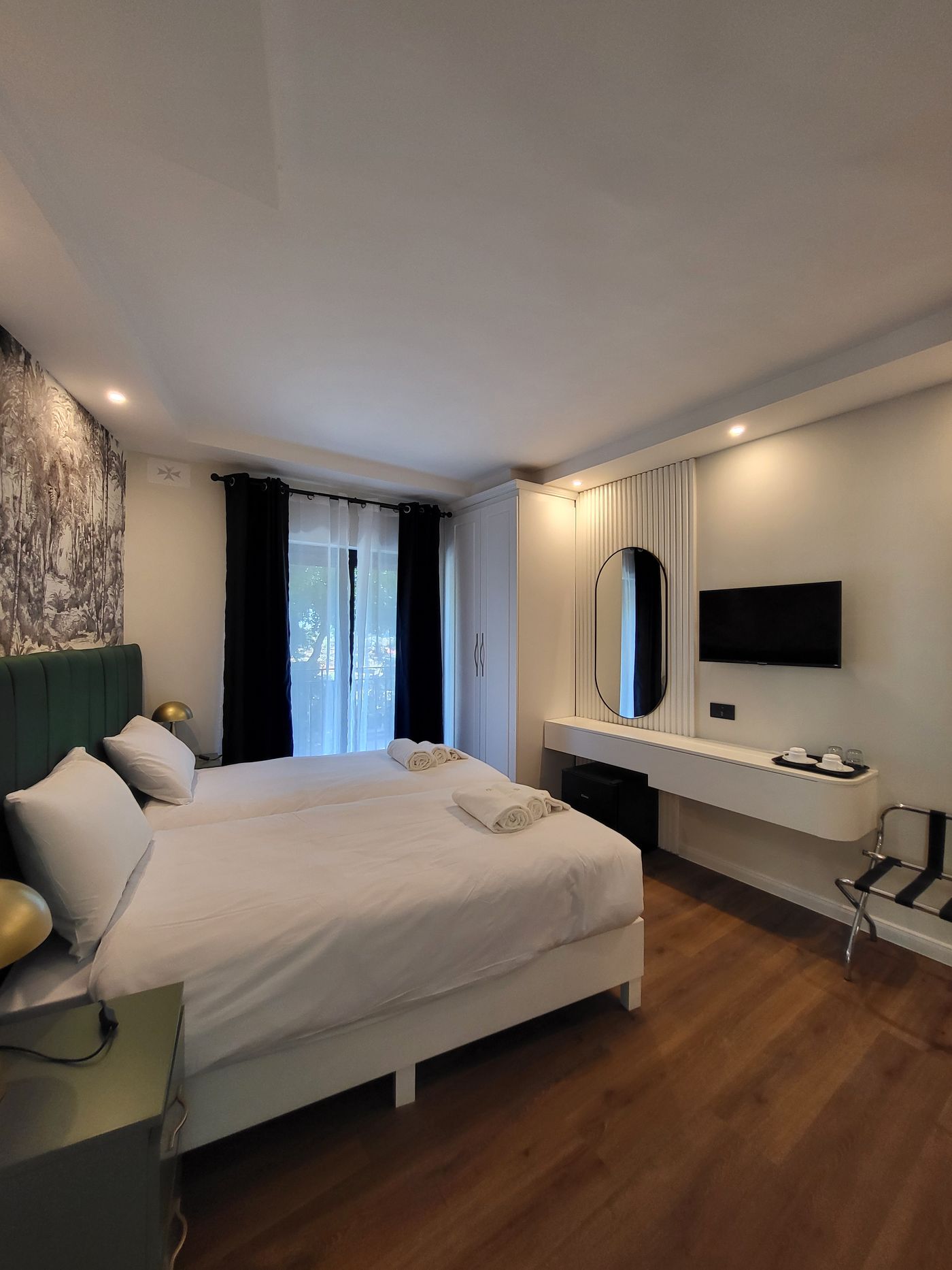 Carlton-Hotel-Room-16