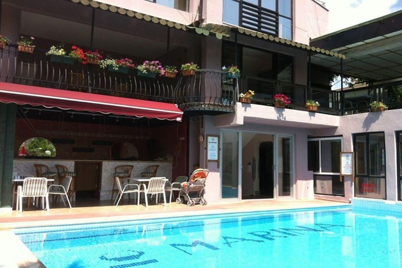 Tropic-Marina-Pool-2