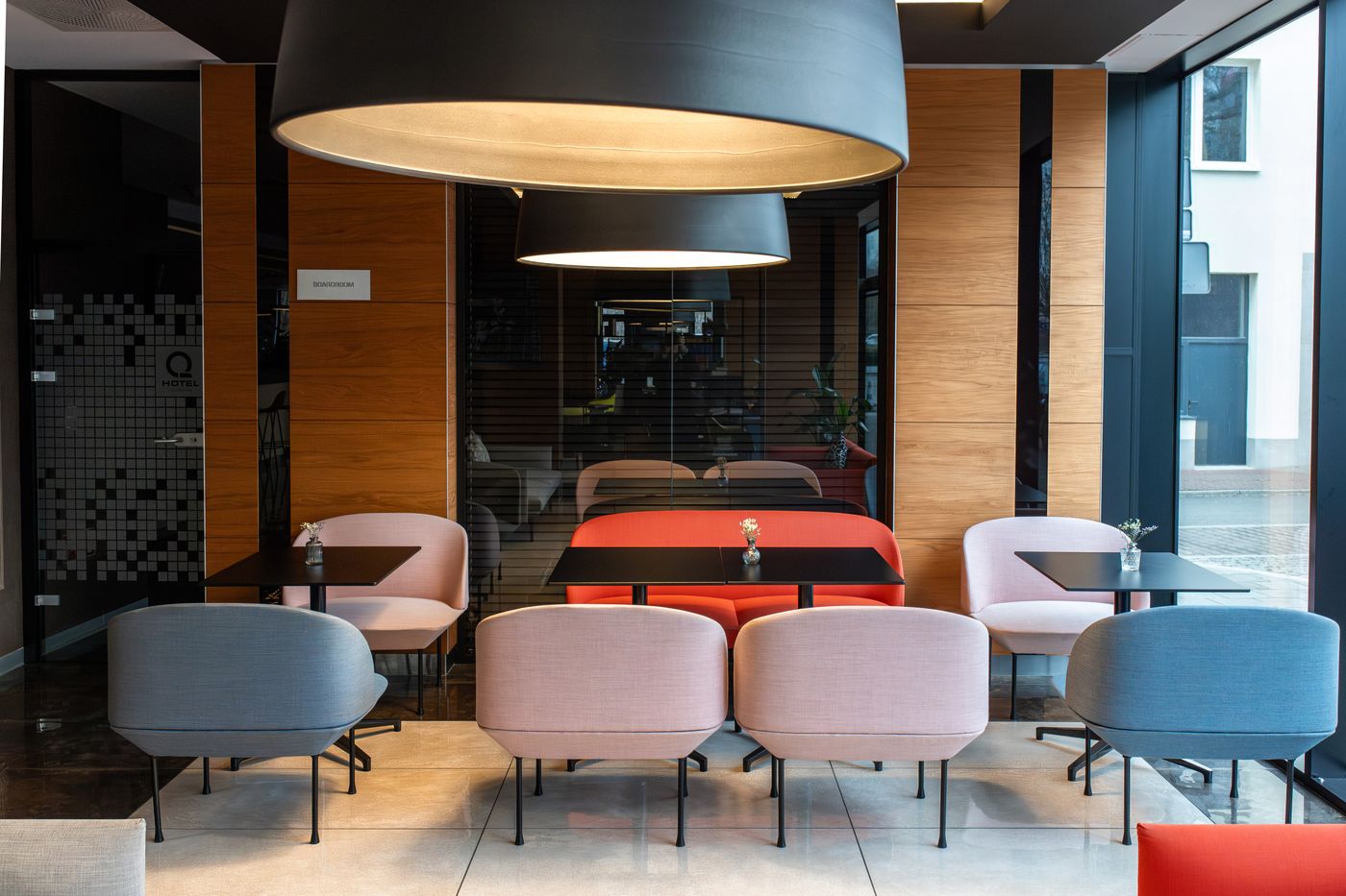 Q-Hotel-Plus-Krakow-Lobby-7