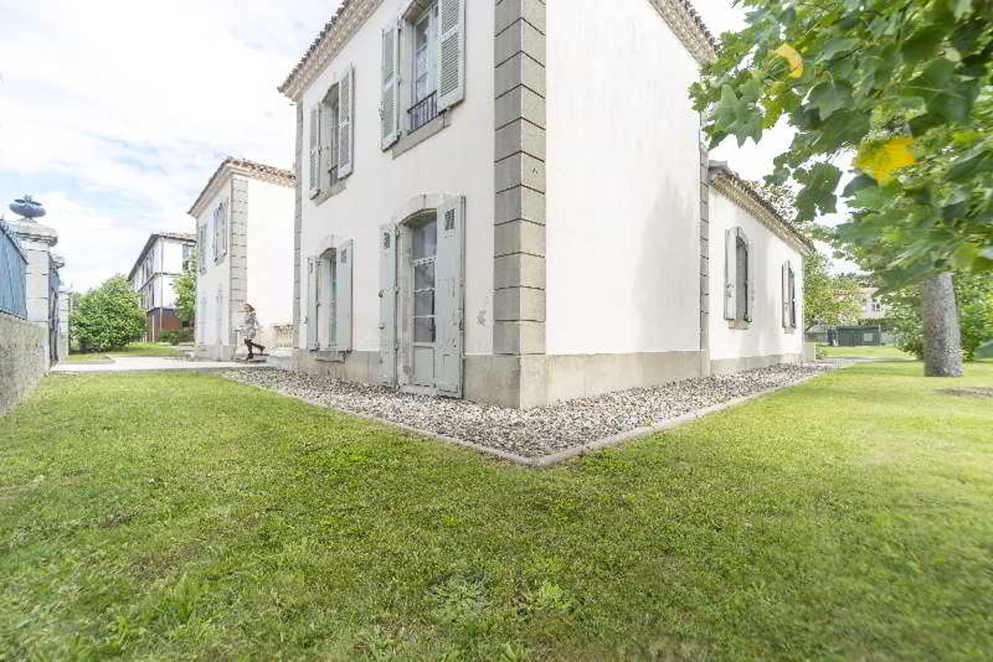 Cerise Carcassonne Sud-France-CARCASSONNE-General view-2