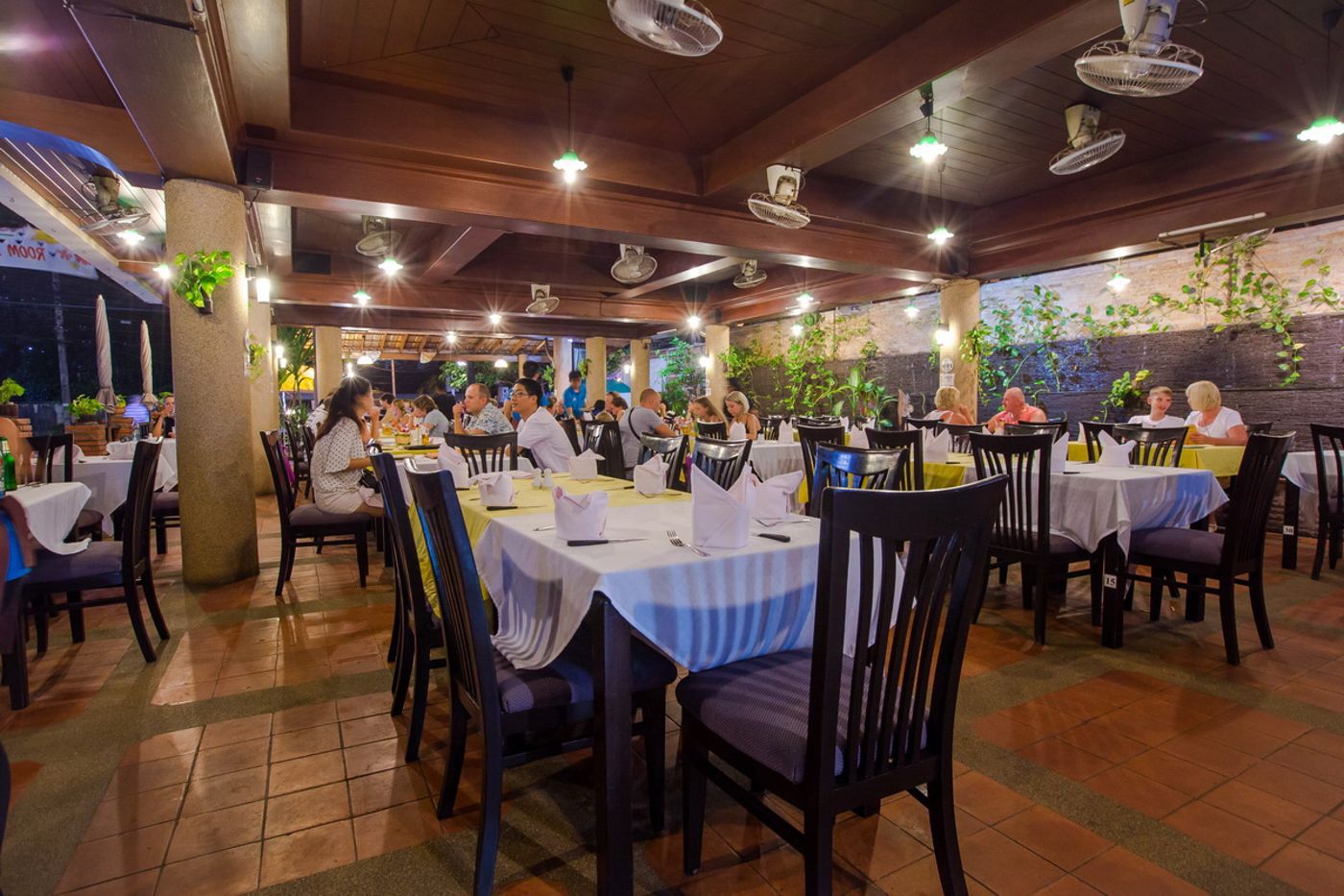 Kata-Poolside-Resort-Restaurant-32