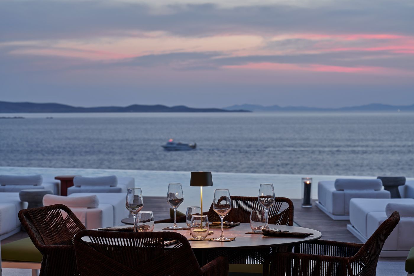 Kouros-Hotel---Suites-Restaurant-23