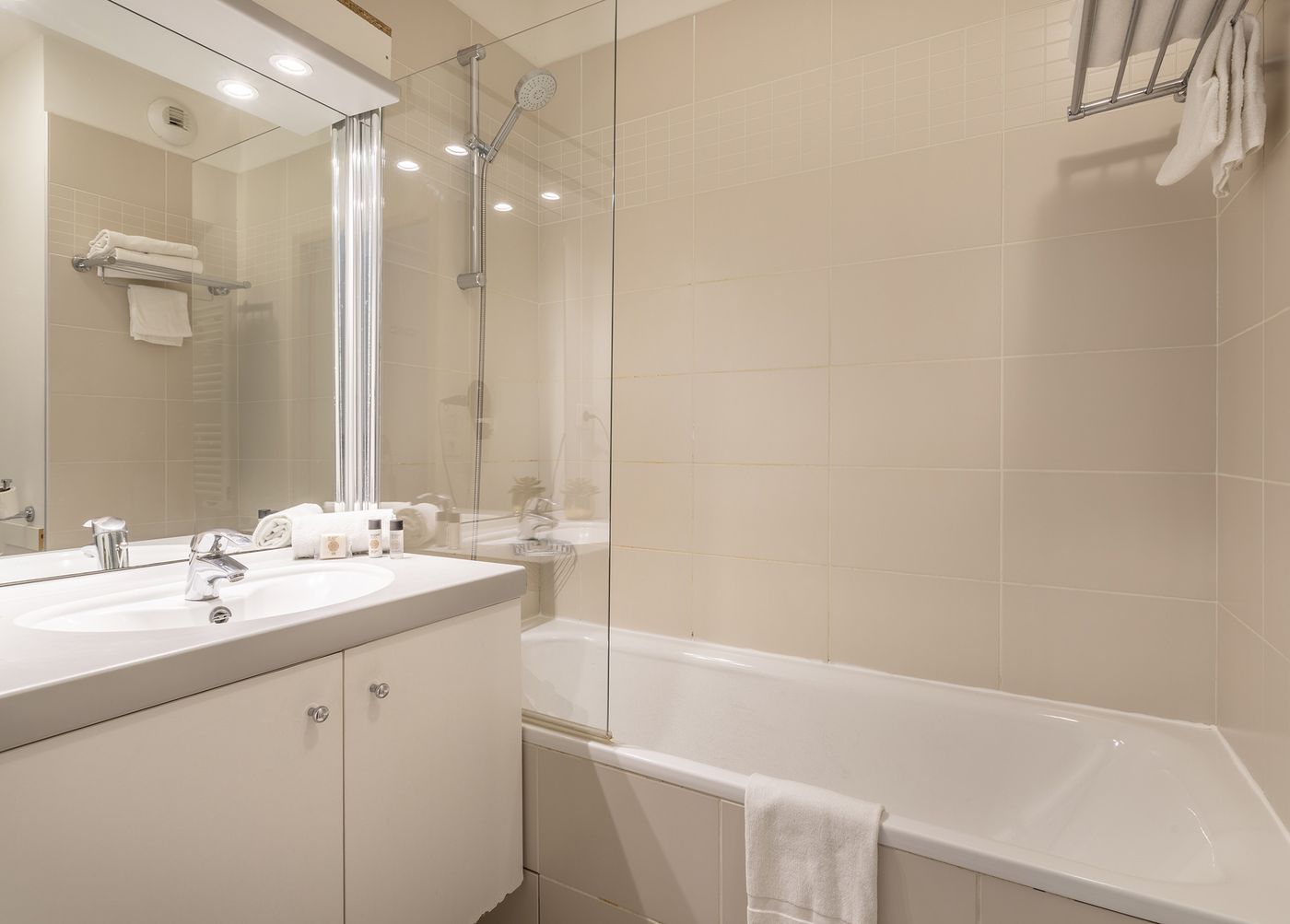 Zenitude Hotel residences Marseille Saint-Charles-France-MARSEILLE-Room-9