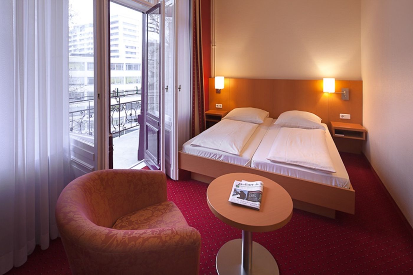 Air-in-Berlin-Hotel-Room-9