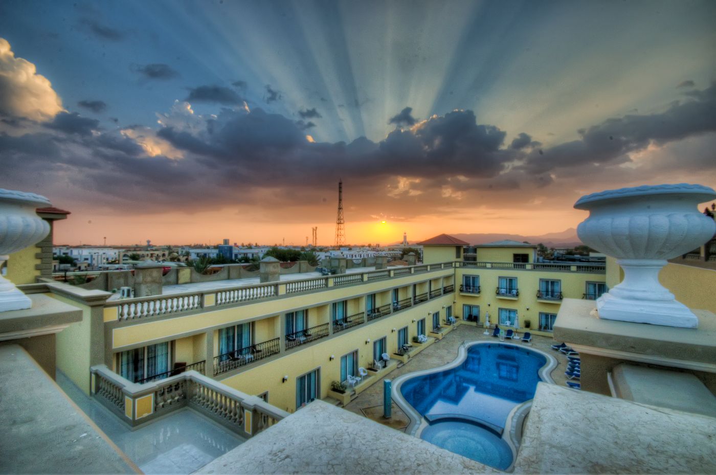 IL-Mercato-Hotel---Spa-Pool-8