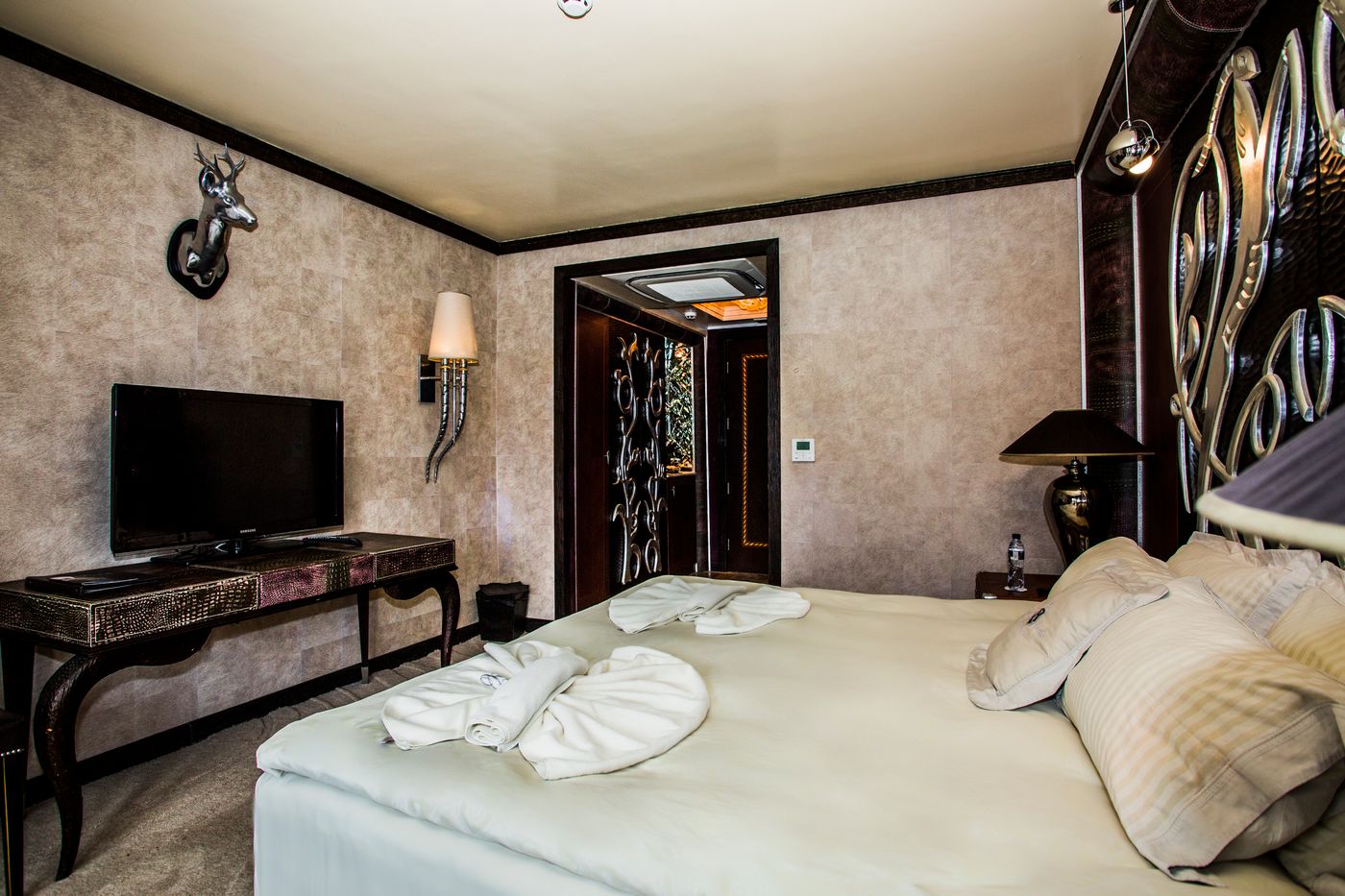 Royal-Castle-Room-30