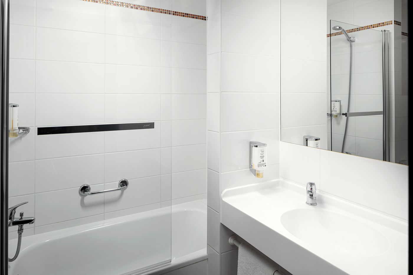 Hotel-Ambiance-Room-24