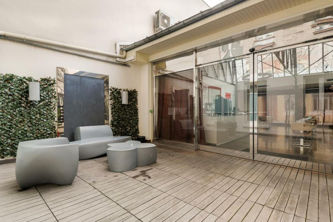 Pavillon-Nation-Terrace-3