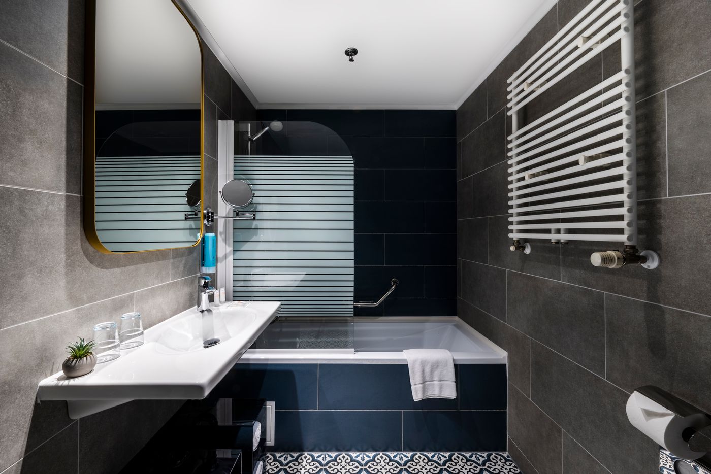 Cosmo-City-Hotel-Room-33