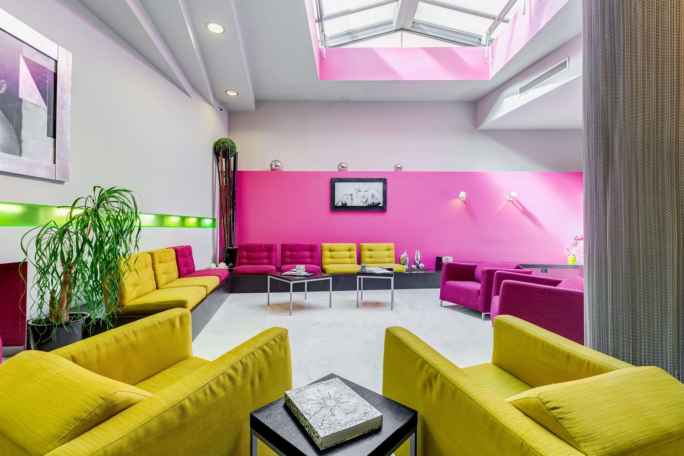 Best-Western-Cinemusic-Hotel-Lobby-14