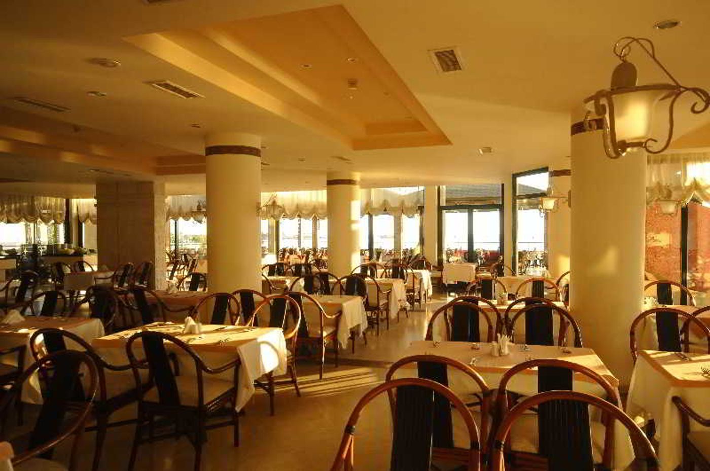 Aska-Just-In-Beach-Restaurant-20