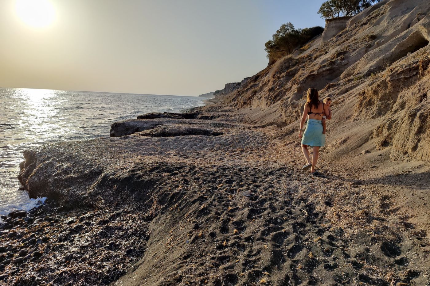 En-Plo-Boutique-Suites---Oia-Santorini-Beach-60