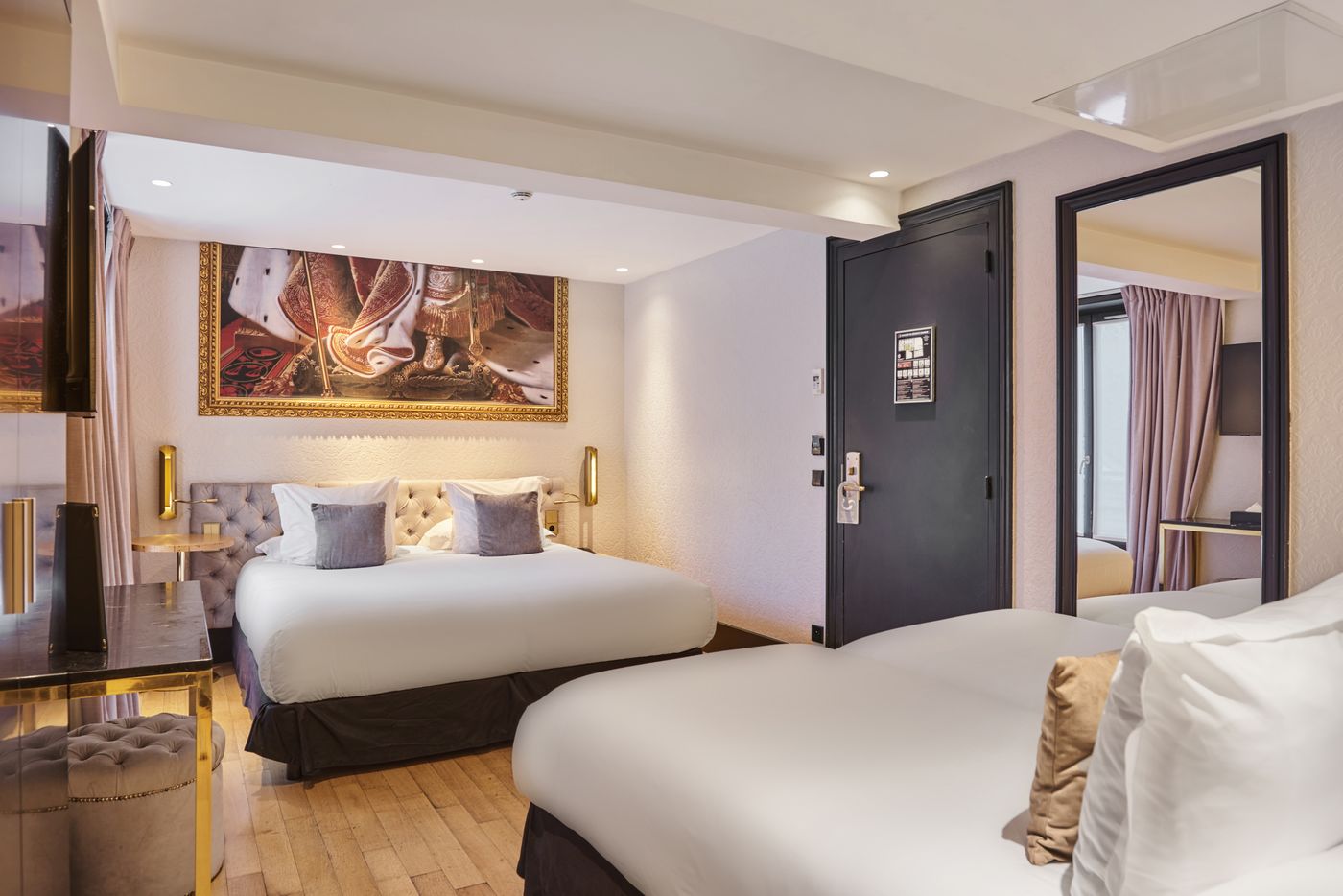 Hotel-Eiffel-Petit-Louvre-Room-4