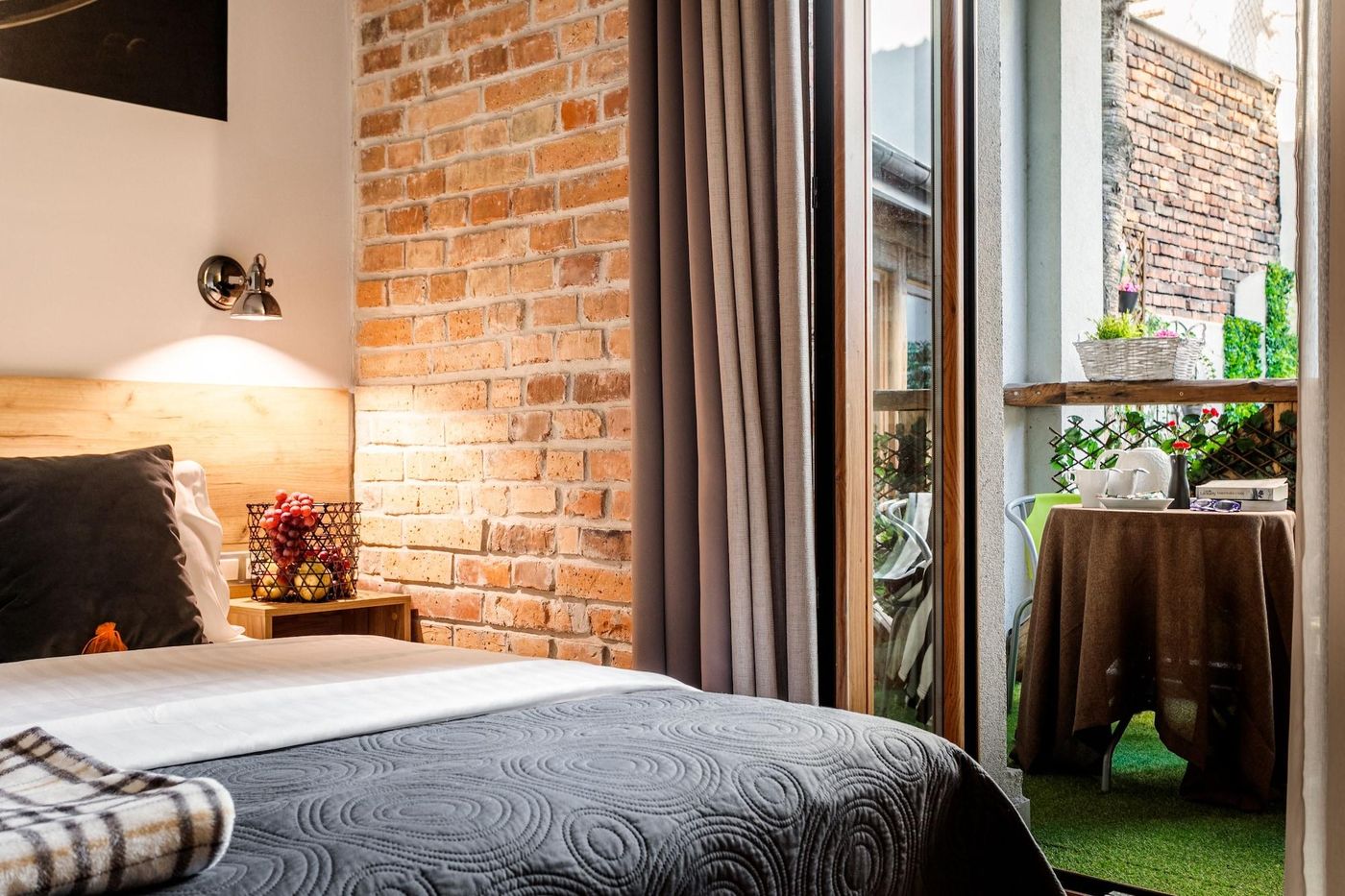 Art---Garden-Residence-Room-44