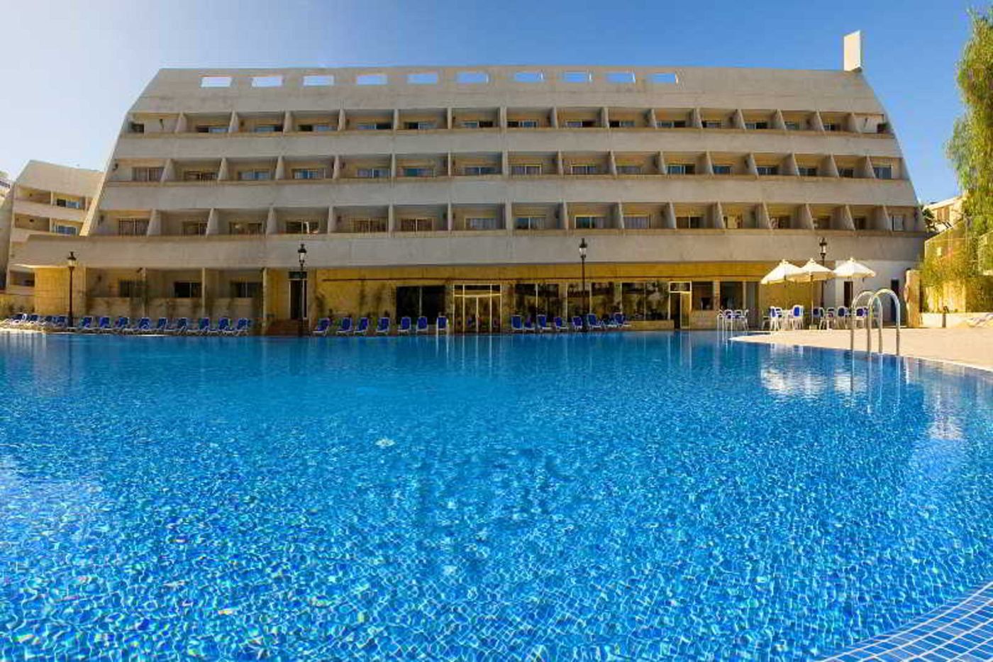Las-Piramides-Resort-Pool-2