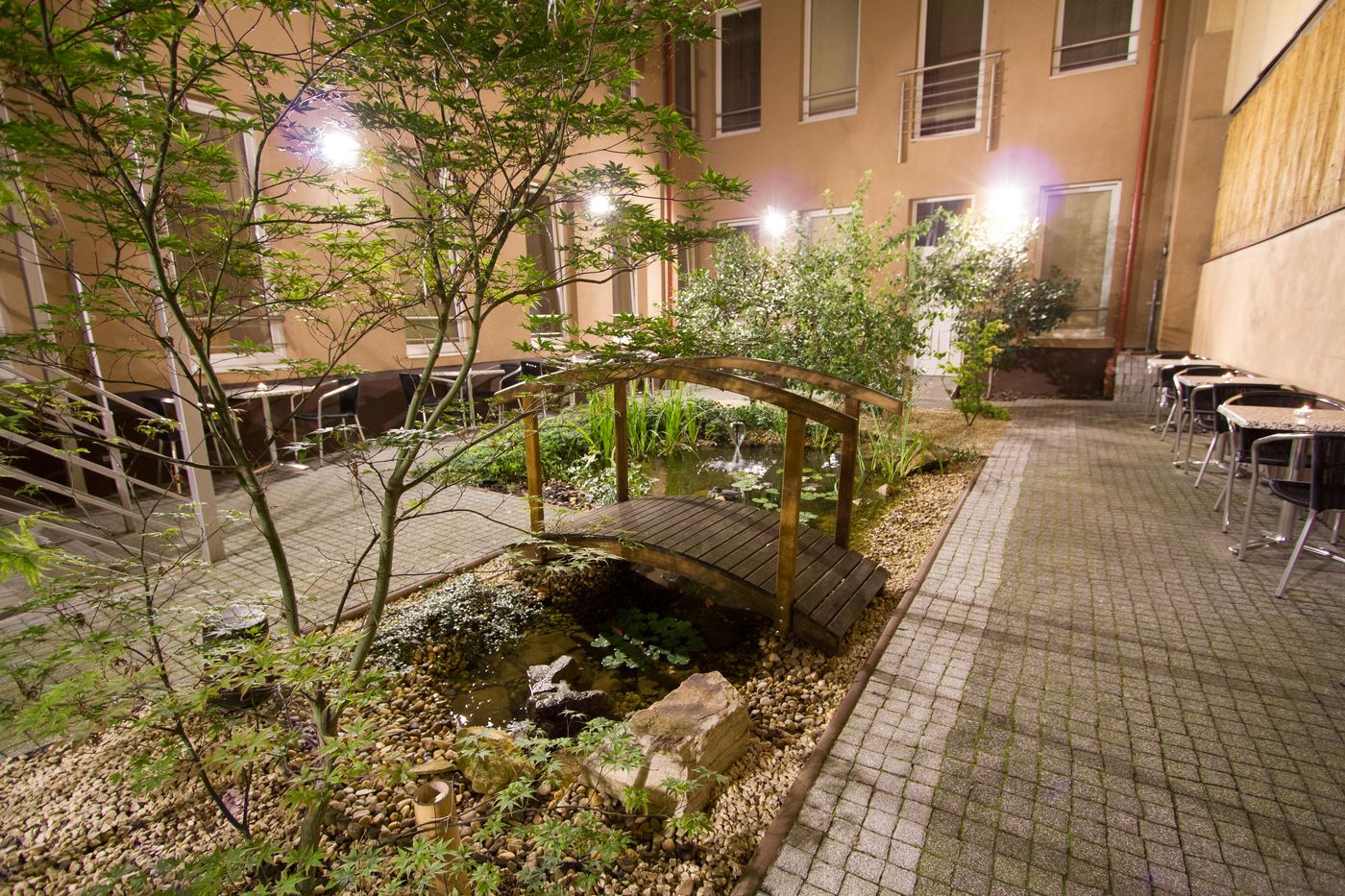 Six-Inn-Hotel-Terrace-29