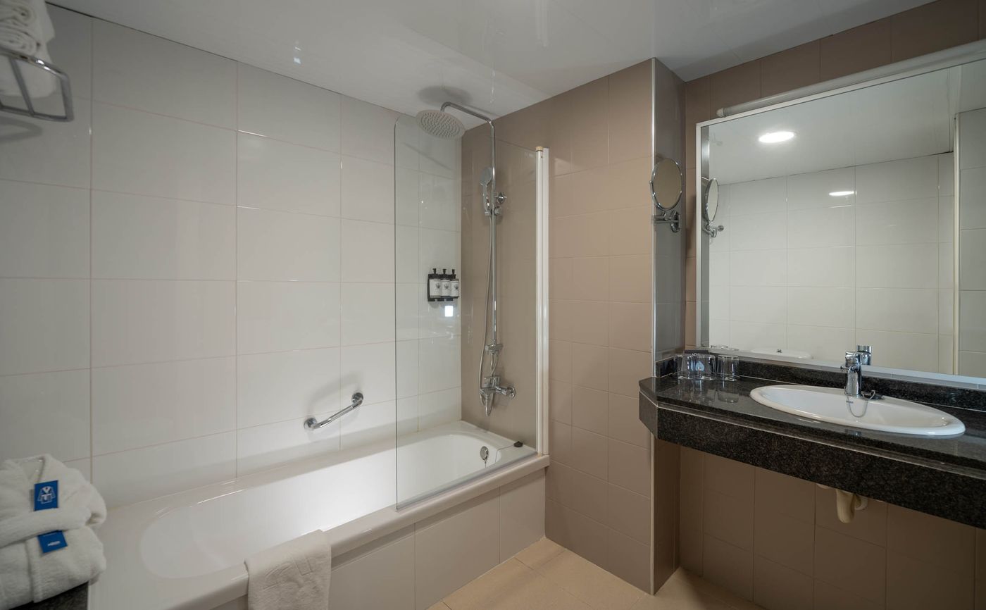 Aqua-Hotel-Montagut-Suites-Room-50