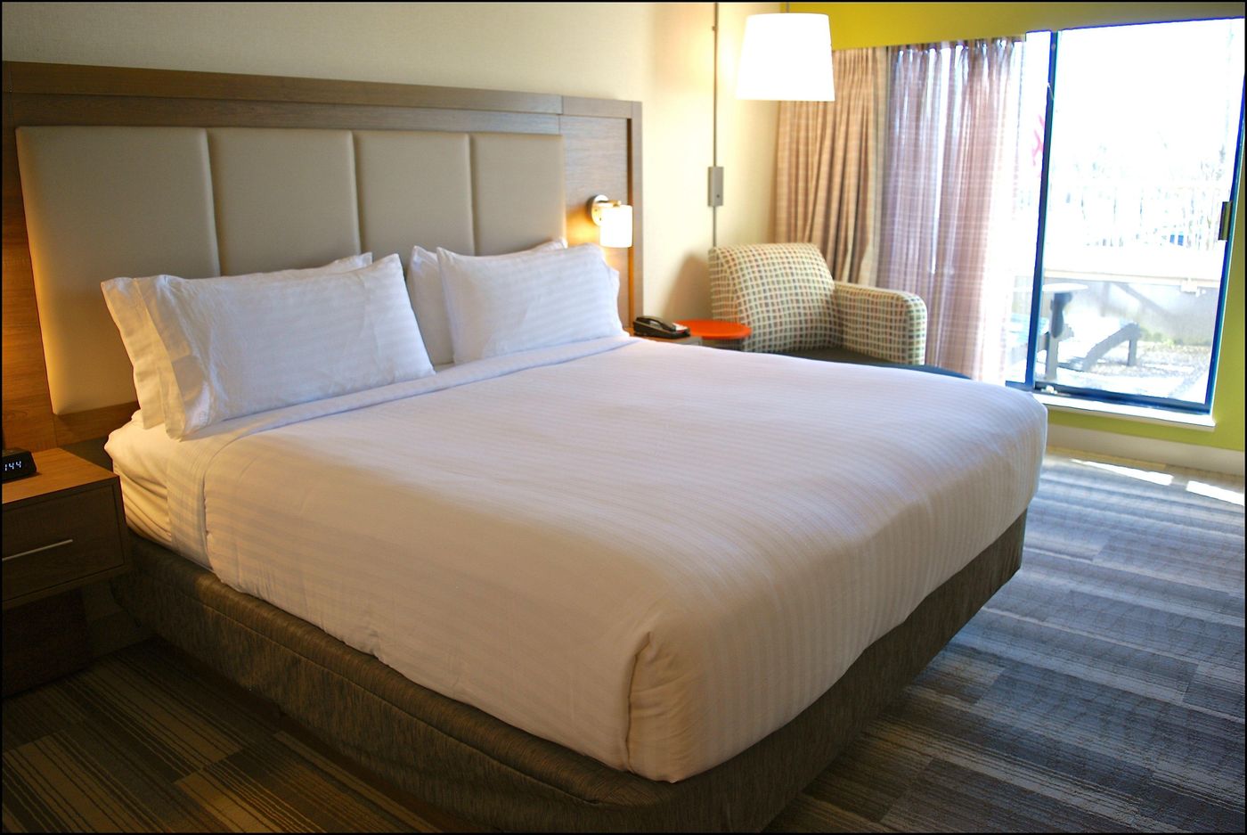 Holiday-Inn-Express-Vancouver-Airport-Richmond-Room-38