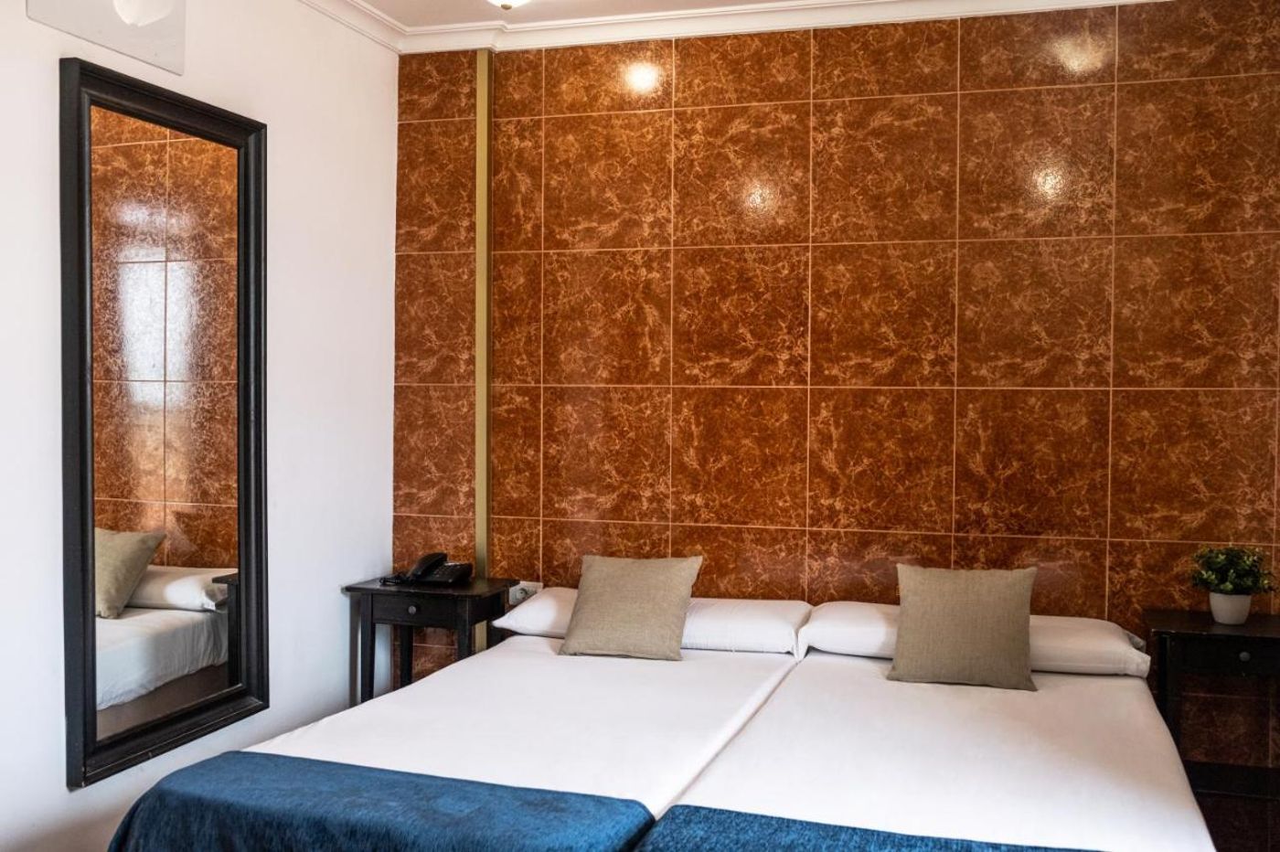 Adonis-Capital-Room-20