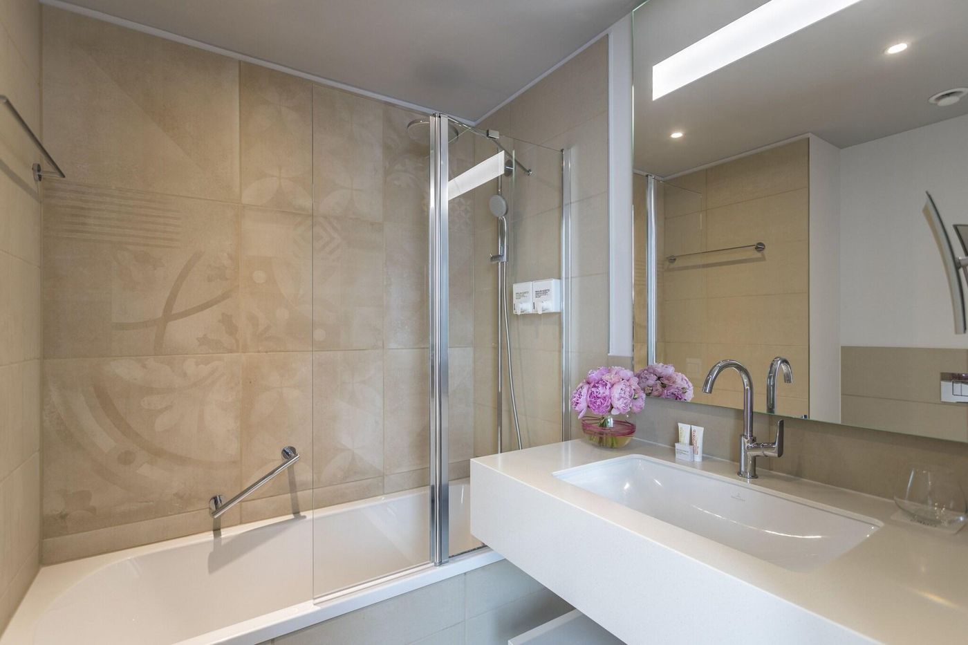 Capri-By-Fraser-Berlin-Room-32