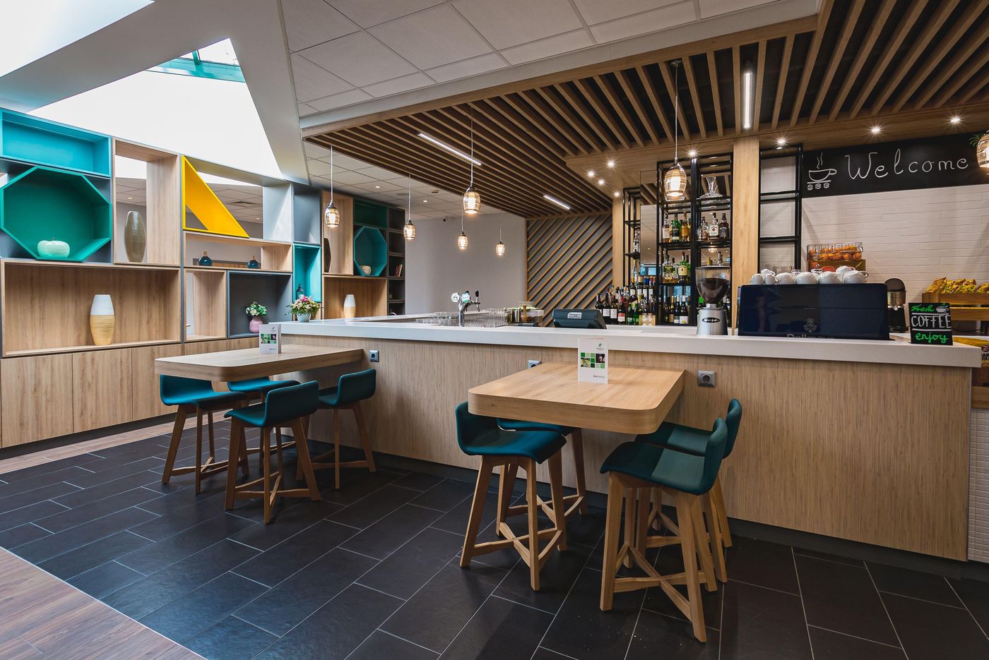 Holiday-Inn-Budapest---Budaors-Bar-11